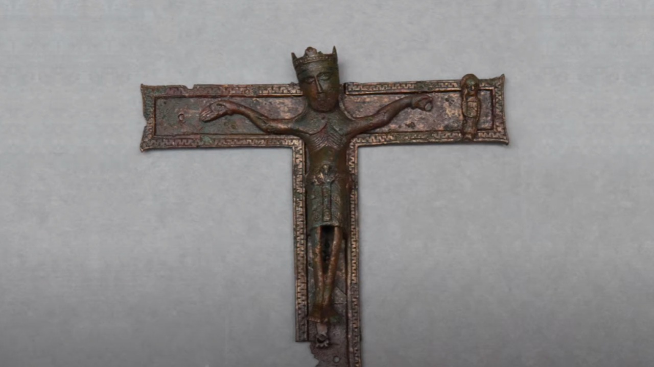 Crucifix du XIIe siècle